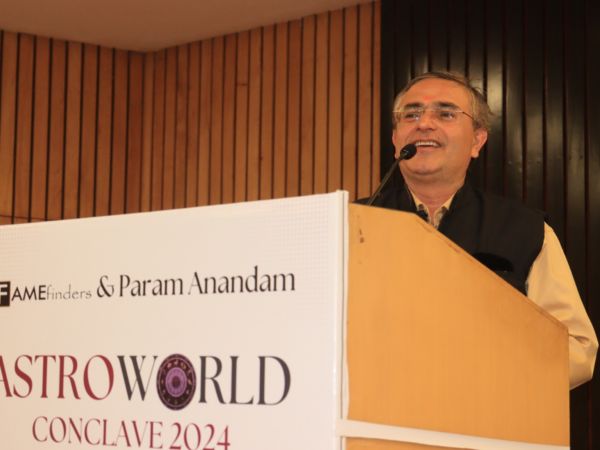 CA Shankar Ghansahamdas Andani honored with Life Time Achievement Award in Astroworld Conclave 2024.